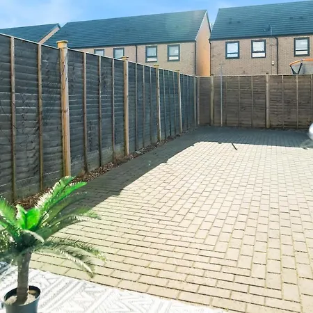 Spacious, Chic Townhouse With Parking & Garden Birmingham