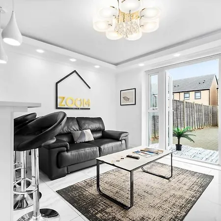 Spacious, Chic Townhouse With Parking & Garden Birmingham